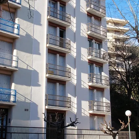 Confortable A 28 M² Avec Balcon